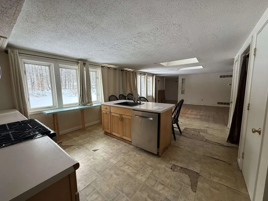 256 Middle Branch Road New Boston NH 03070