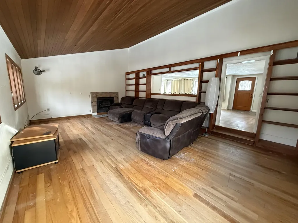 256 Middle Branch Road New Boston NH 03070