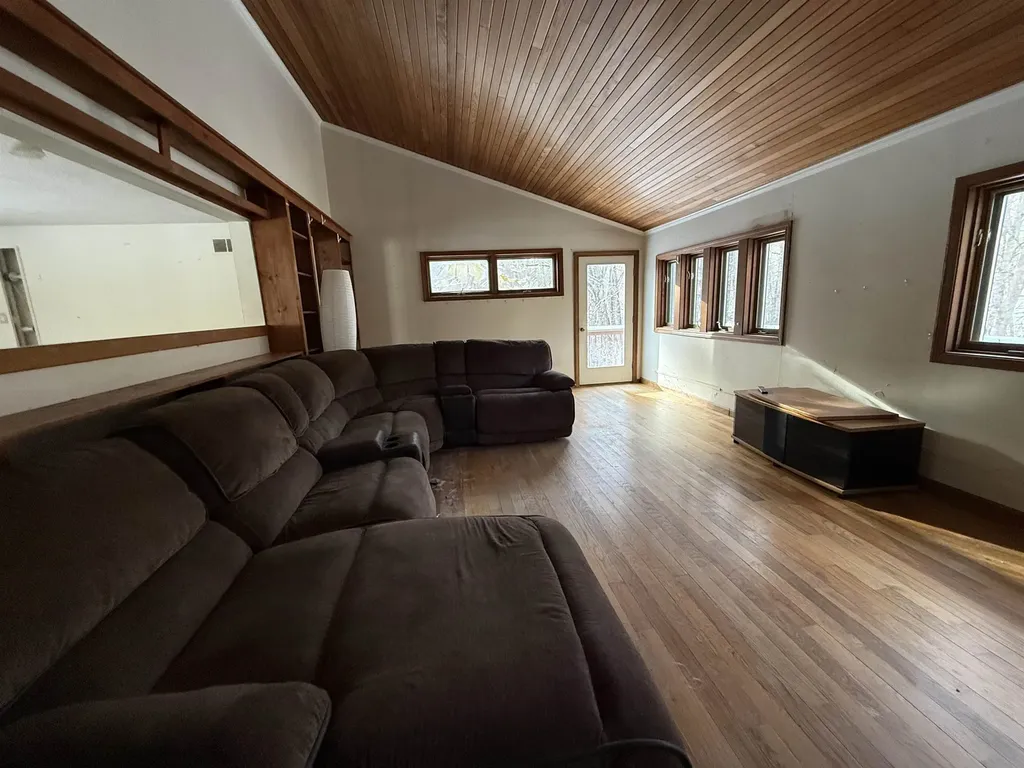 256 Middle Branch Road New Boston NH 03070