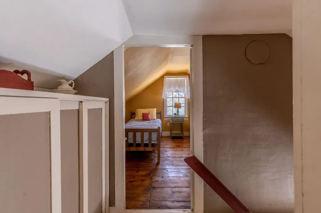 83 Depot Street Jamaica VT 05343