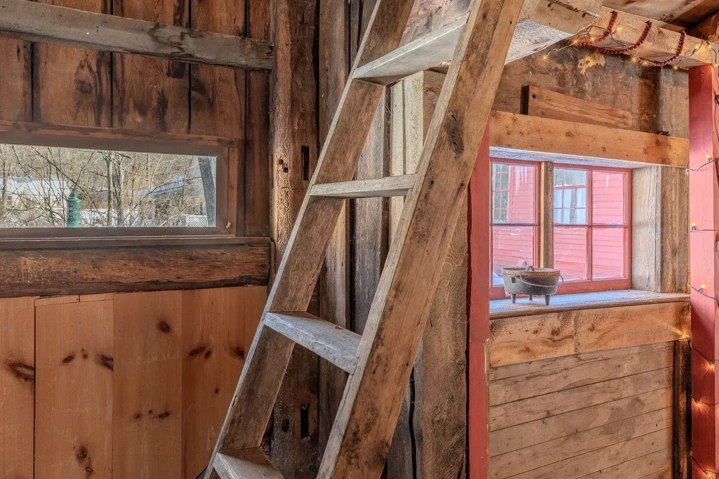 83 Depot Street Jamaica VT 05343