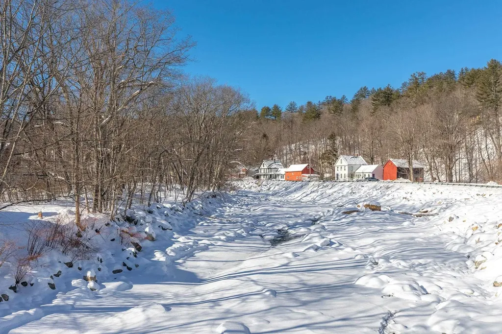 83 Depot Street Jamaica VT 05343