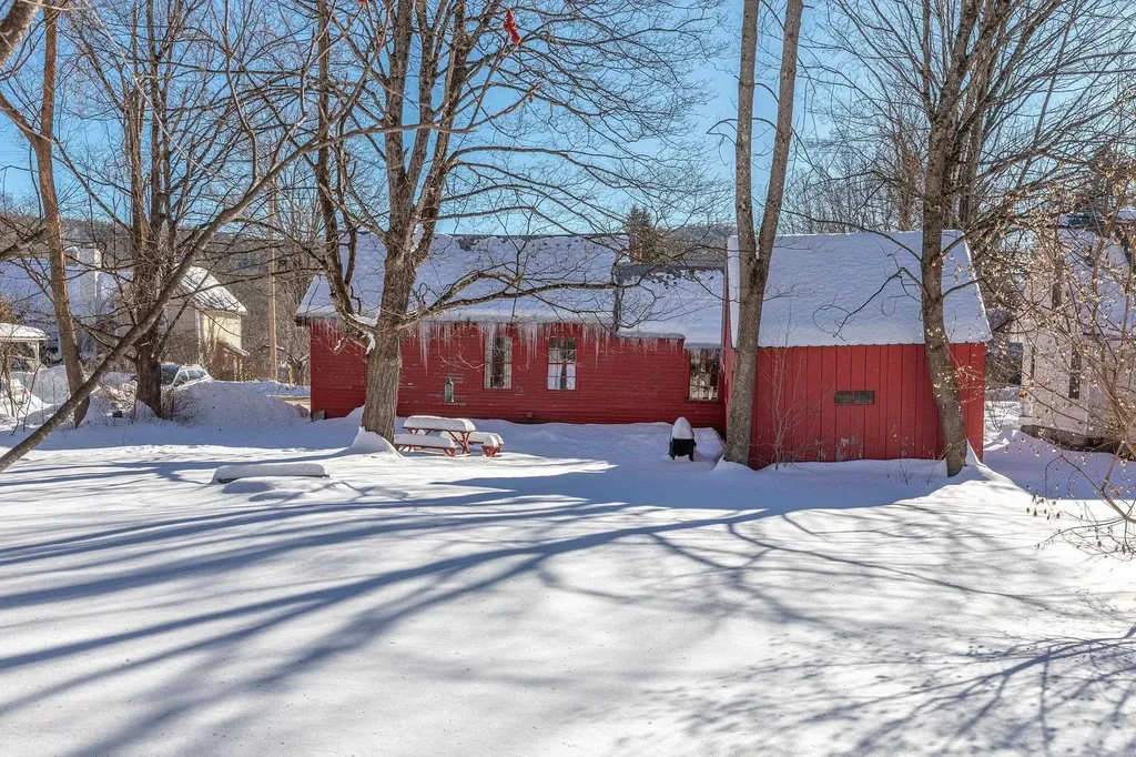 83 Depot Street Jamaica VT 05343