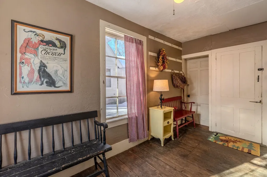 83 Depot Street Jamaica VT 05343