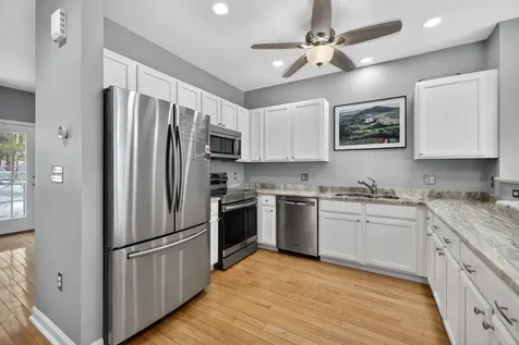 63 Woodview Way Manchester NH 03102