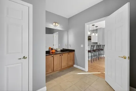 63 Woodview Way Manchester NH 03102