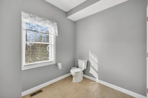 63 Woodview Way Manchester NH 03102