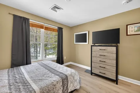 63 Woodview Way Manchester NH 03102