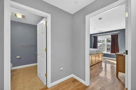 63 Woodview Way Manchester NH 03102