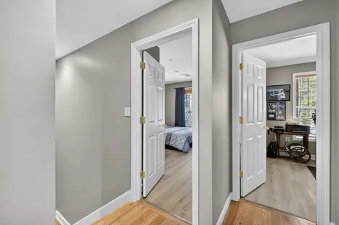 63 Woodview Way Manchester NH 03102