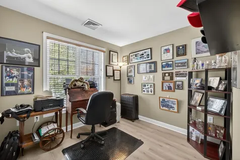 63 Woodview Way Manchester NH 03102