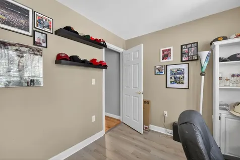 63 Woodview Way Manchester NH 03102