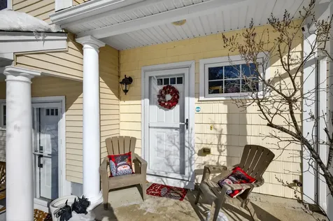 63 Woodview Way Manchester NH 03102