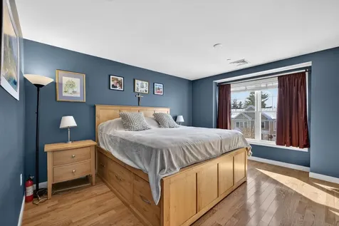 63 Woodview Way Manchester NH 03102