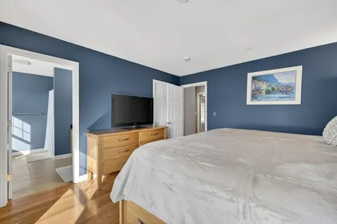 63 Woodview Way Manchester NH 03102