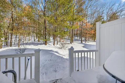 63 Woodview Way Manchester NH 03102