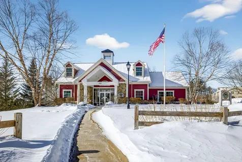 63 Woodview Way Manchester NH 03102