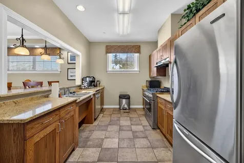 63 Woodview Way Manchester NH 03102