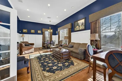 63 Woodview Way Manchester NH 03102