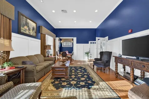 63 Woodview Way Manchester NH 03102