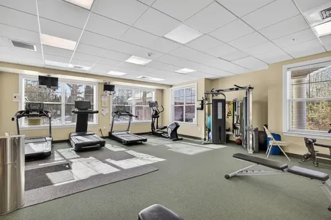 63 Woodview Way Manchester NH 03102