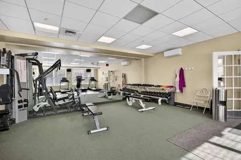 63 Woodview Way Manchester NH 03102