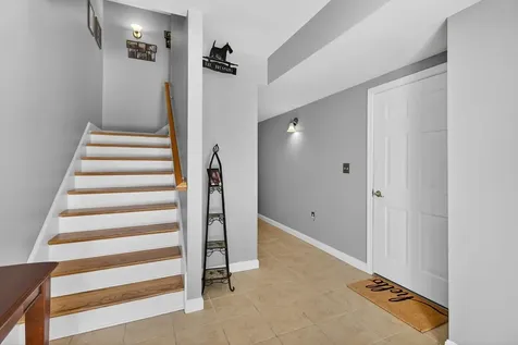 63 Woodview Way Manchester NH 03102