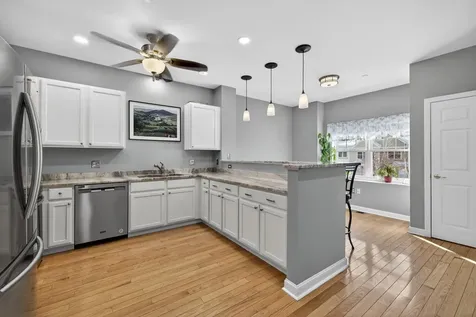 63 Woodview Way Manchester NH 03102