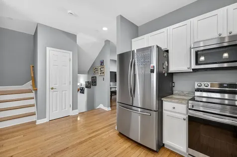 63 Woodview Way Manchester NH 03102