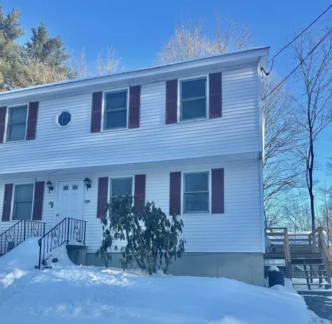 32 R Summit Avenue Derry NH 03038