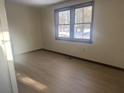 32 R Summit Avenue Derry NH 03038