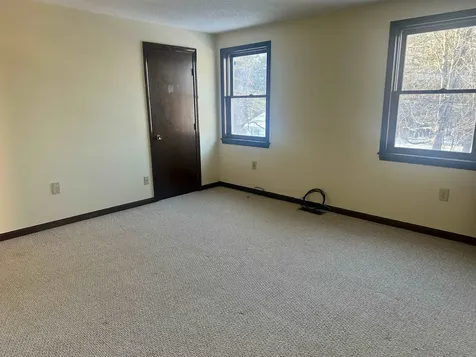 32 R Summit Avenue Derry NH 03038