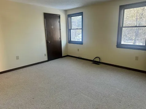 32 R Summit Avenue Derry NH 03038