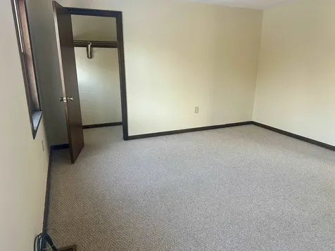 32 R Summit Avenue Derry NH 03038