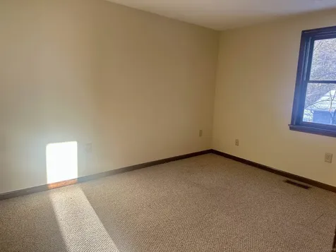 32 R Summit Avenue Derry NH 03038