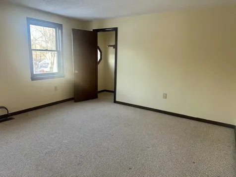 32 R Summit Avenue Derry NH 03038