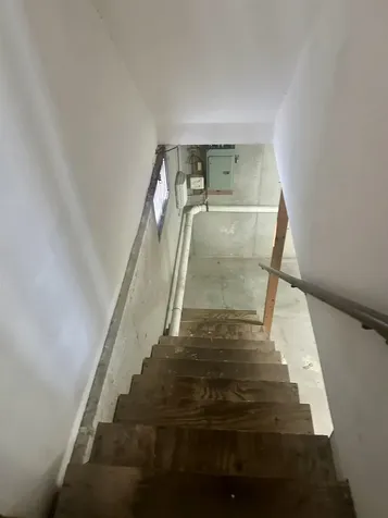 32 R Summit Avenue Derry NH 03038