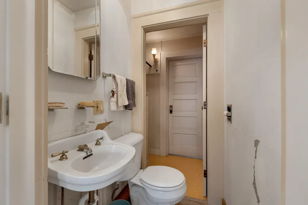 27 Tremont Street Laconia NH 03246