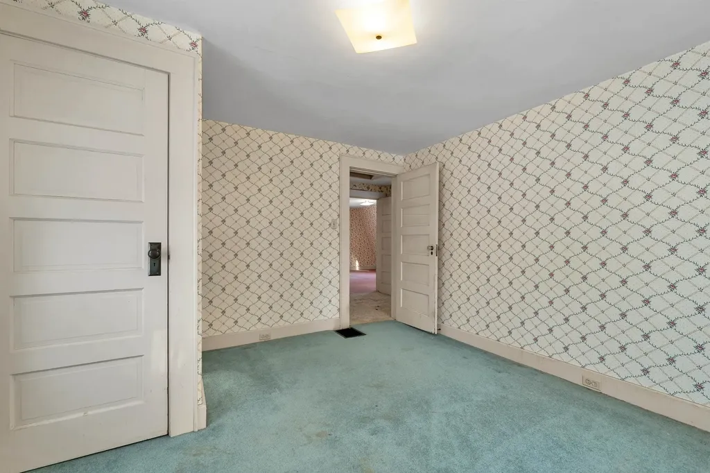 27 Tremont Street Laconia NH 03246