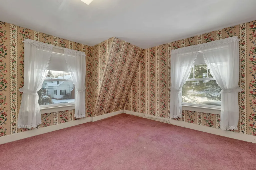 27 Tremont Street Laconia NH 03246