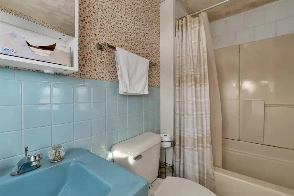 27 Tremont Street Laconia NH 03246