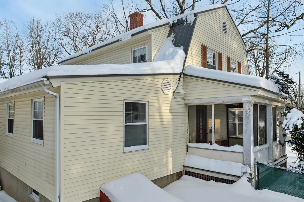 27 Tremont Street Laconia NH 03246