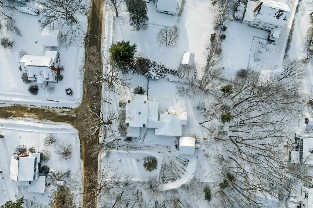 27 Tremont Street Laconia NH 03246