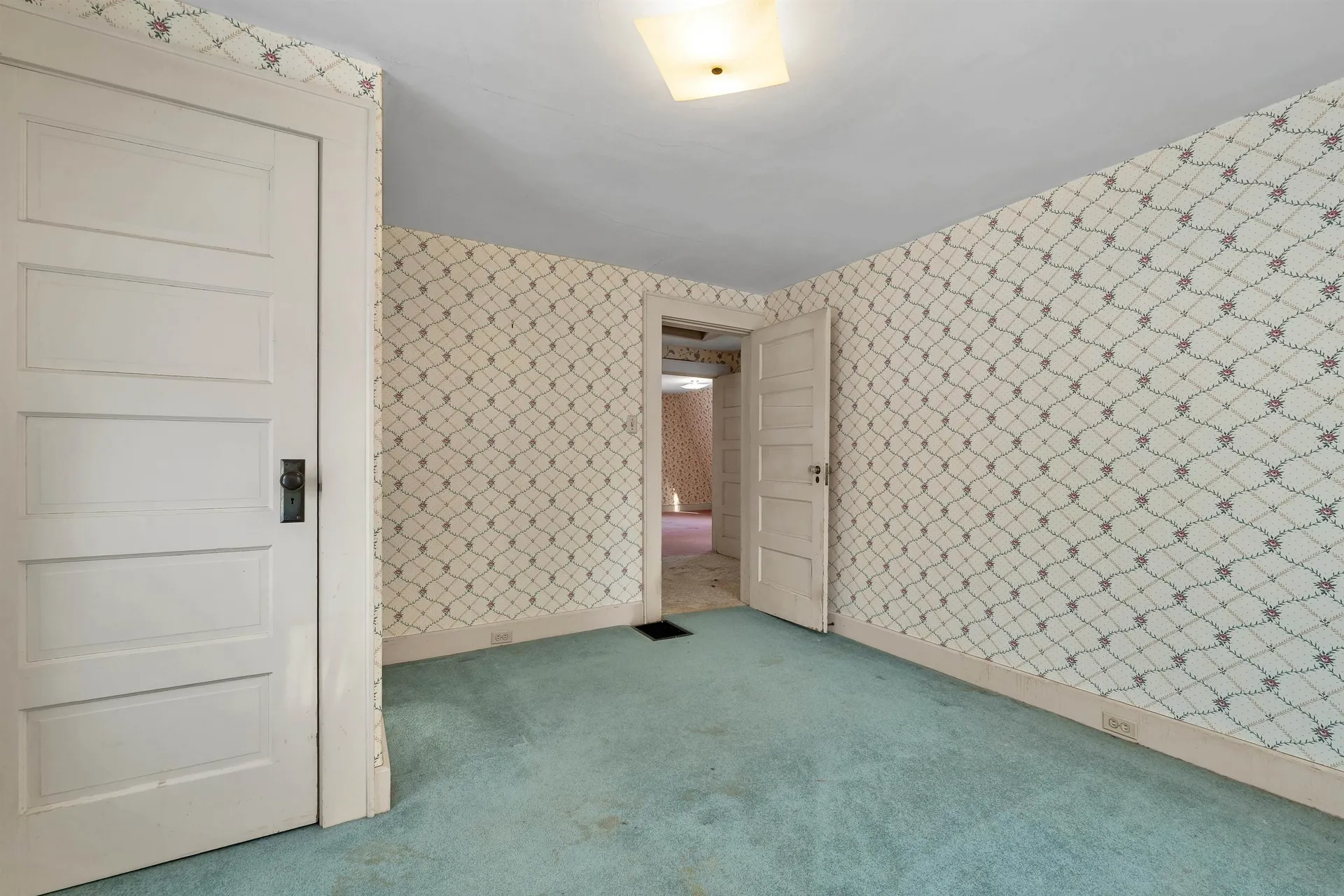 27 Tremont Street Laconia NH 03246