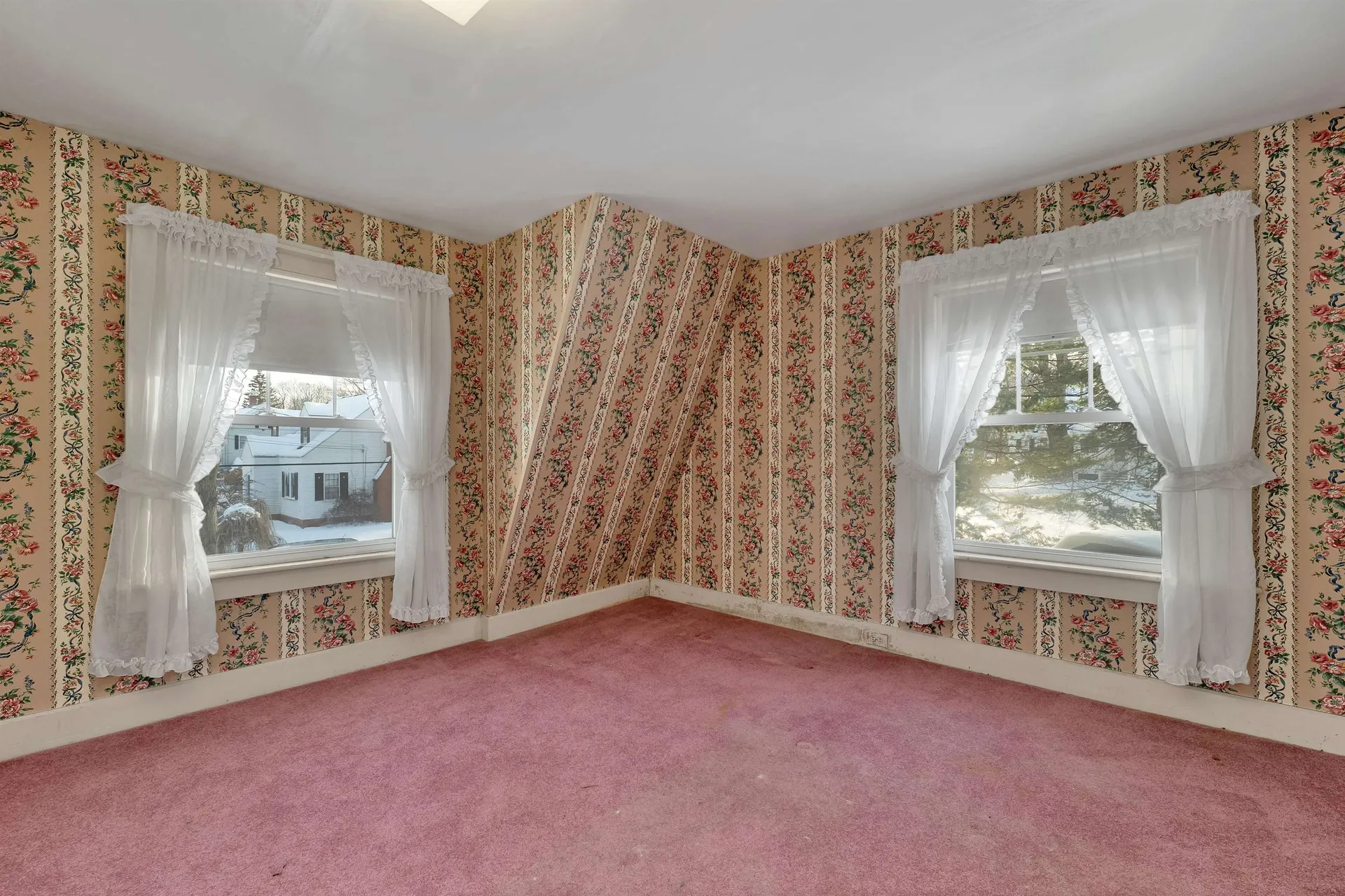 27 Tremont Street Laconia NH 03246