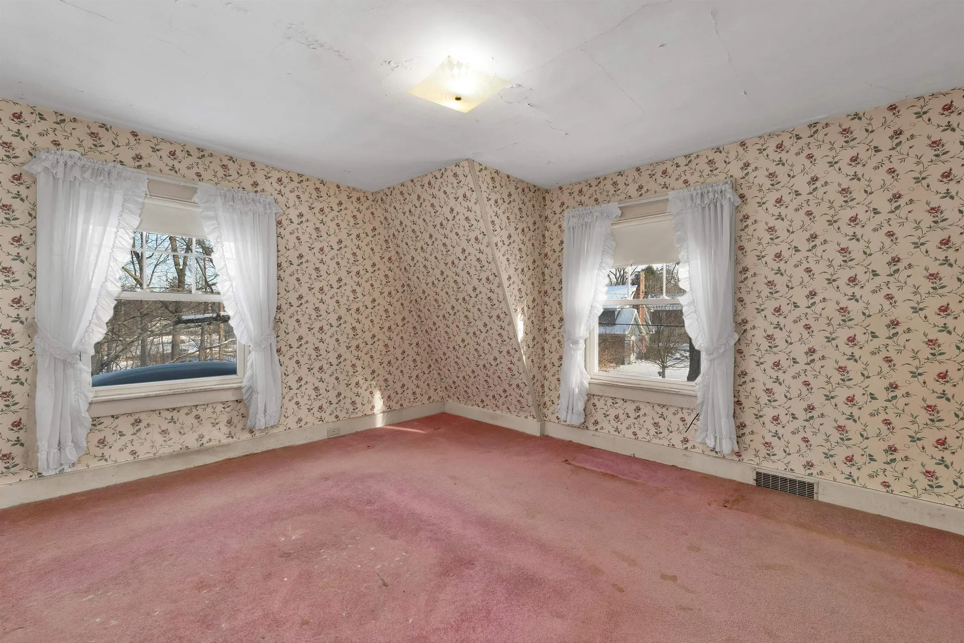 27 Tremont Street Laconia NH 03246