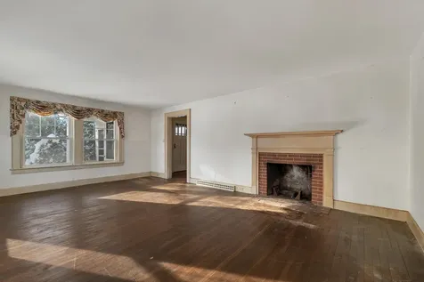 27 Tremont Street Laconia NH 03246