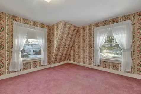 27 Tremont Street Laconia NH 03246