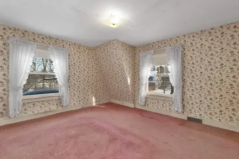 27 Tremont Street Laconia NH 03246