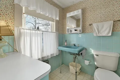 27 Tremont Street Laconia NH 03246